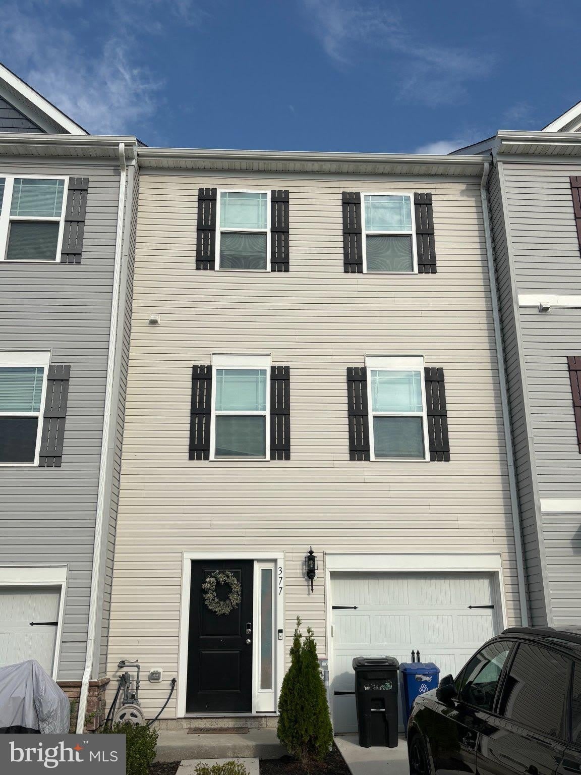 377 HACKLEY Drive – photo 1 of 11