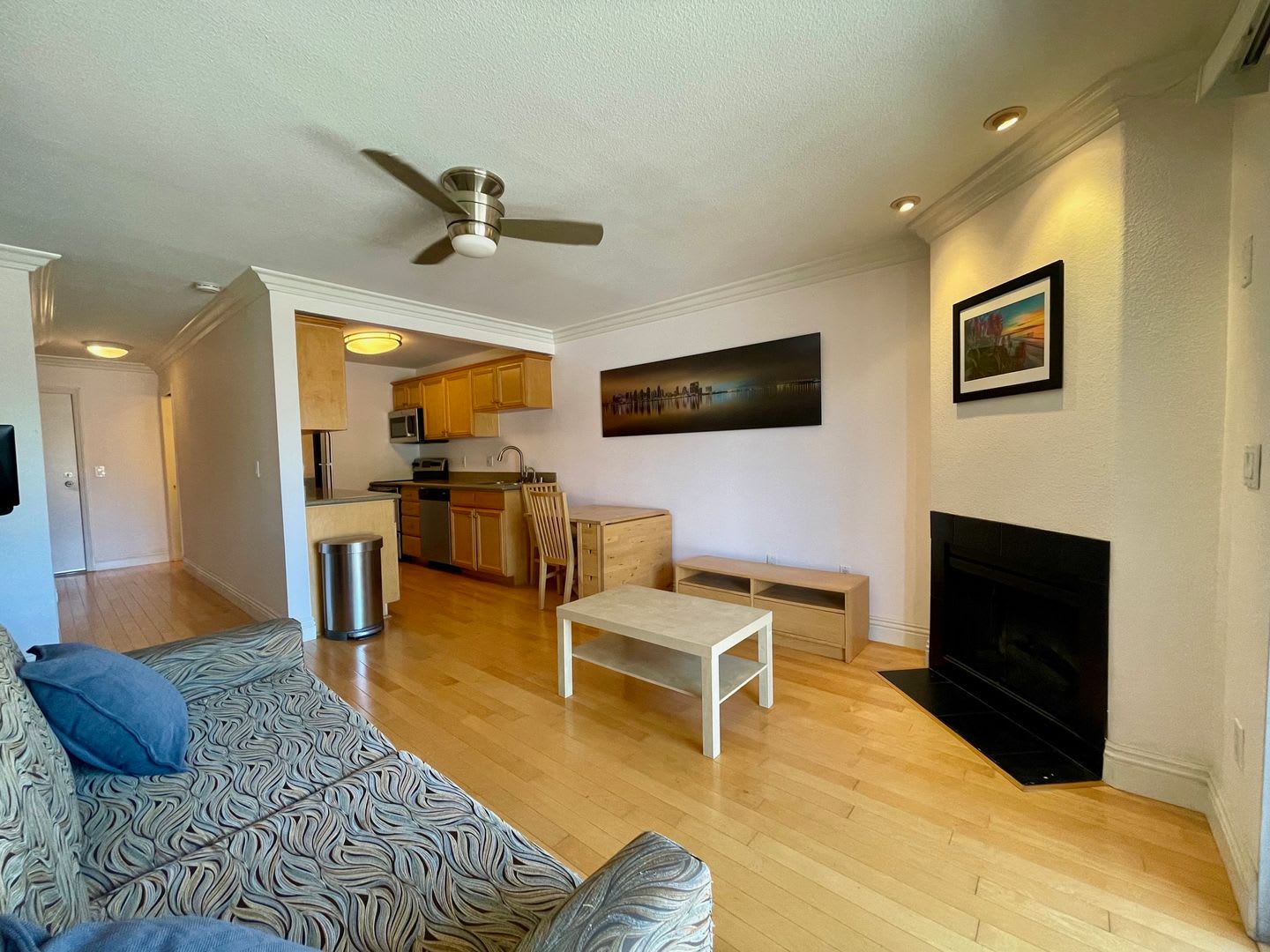 Spacious and Sleek Studio in Hillcrest – photo 1