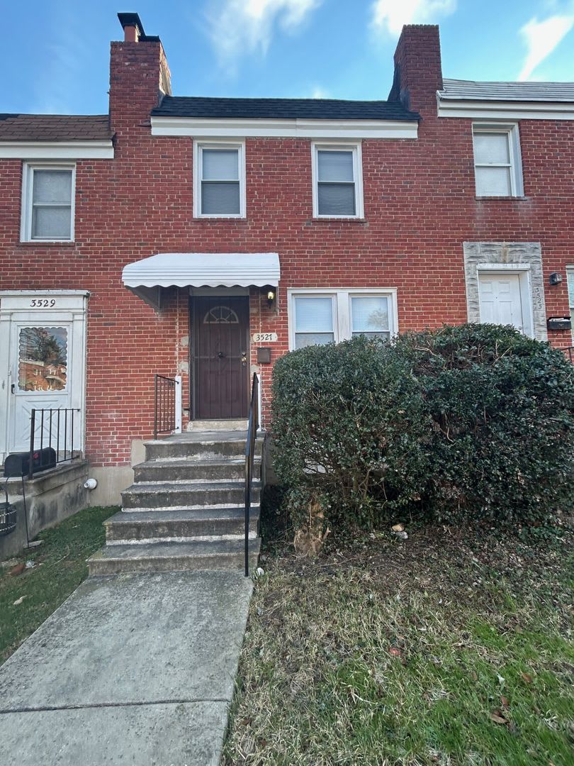 3 Bedrooms and 1.5 baths Available! – photo 1