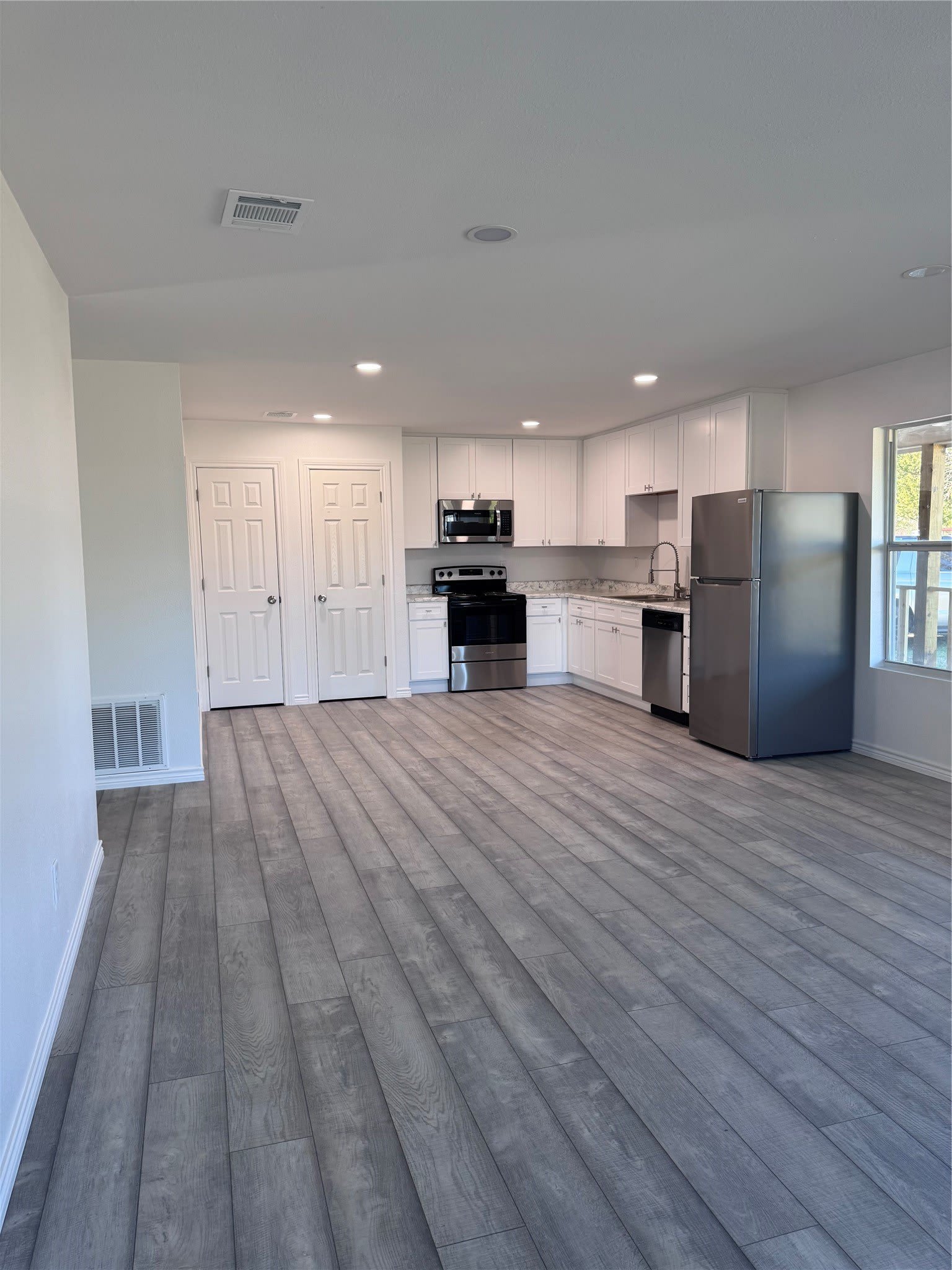 7261 HWY 276 – photo 1 of 8