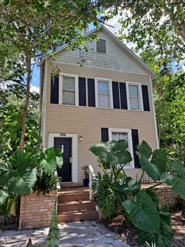 206 E Howry Ave – photo 1 of 20