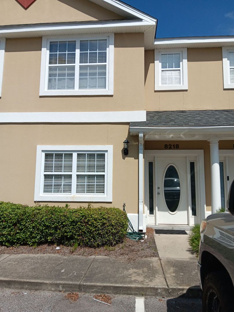 Fabulous Townhome In Gated Community W Double Ensuites Special 1 2 Off 1St Month S Rent – photo 1 of 16