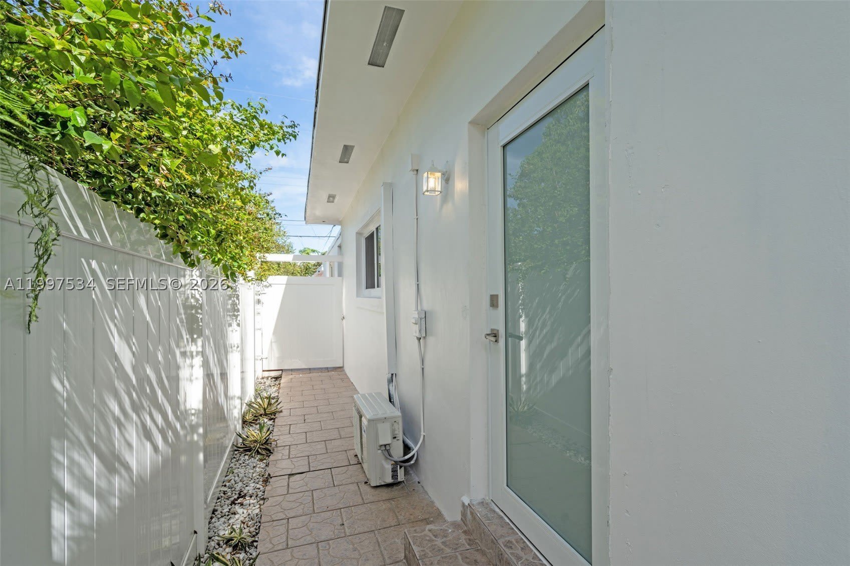 201 SW 51st Ct – photo 1