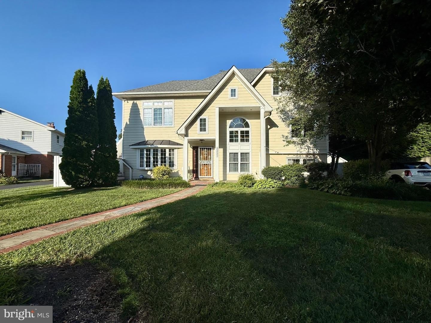 2223 Great Falls St – photo 1 of 328