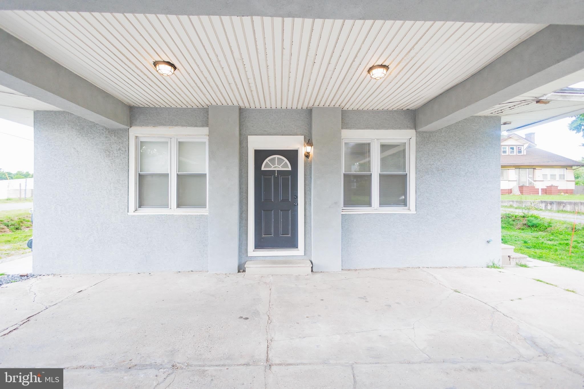 140 DELSEA DR S – photo 1 of 16