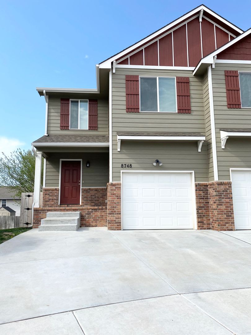 Luxury Townhomes – photo 1