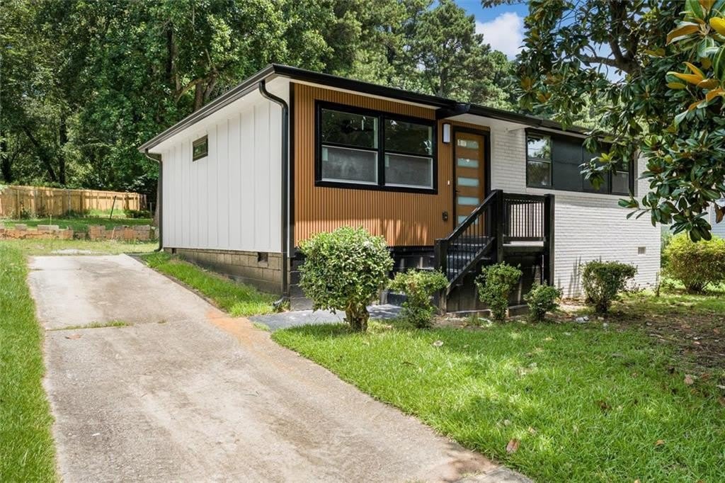 2353 Clarissa Drive NW – photo 1