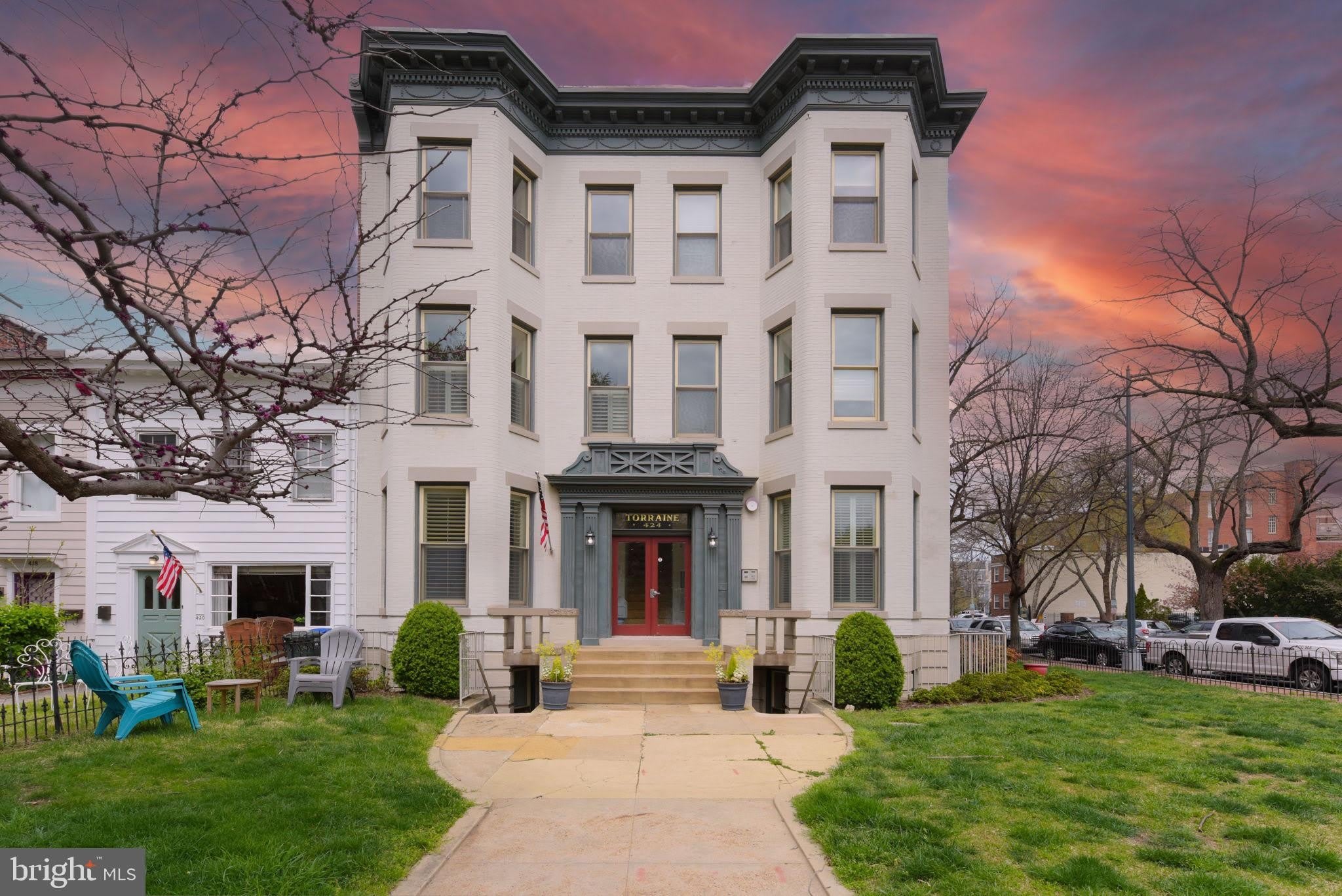 424 E CAPITOL Street NE – photo 1
