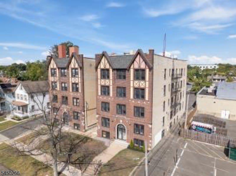 118 W 2Nd Ave – photo 1 of 7