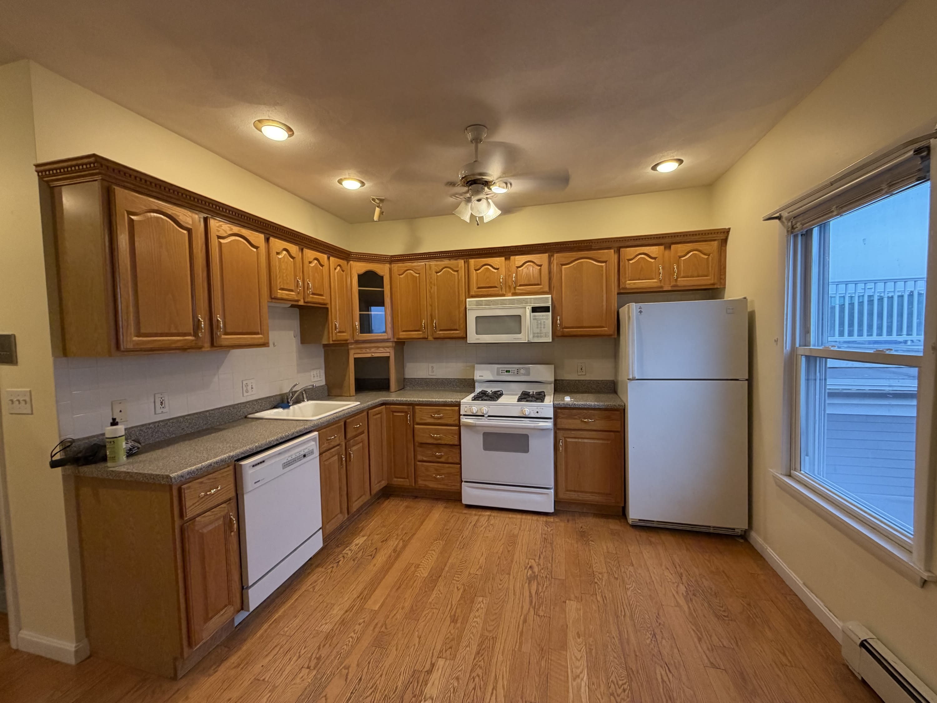 215 Lexington Street – photo 1