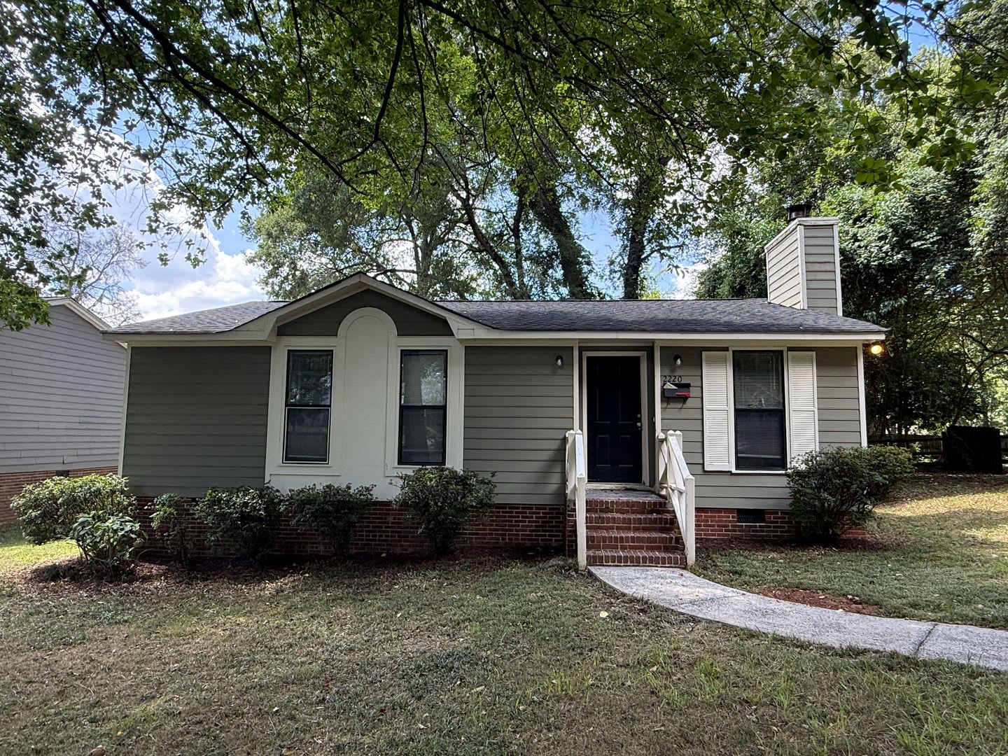 2220 Laburnum Avenue – photo 1