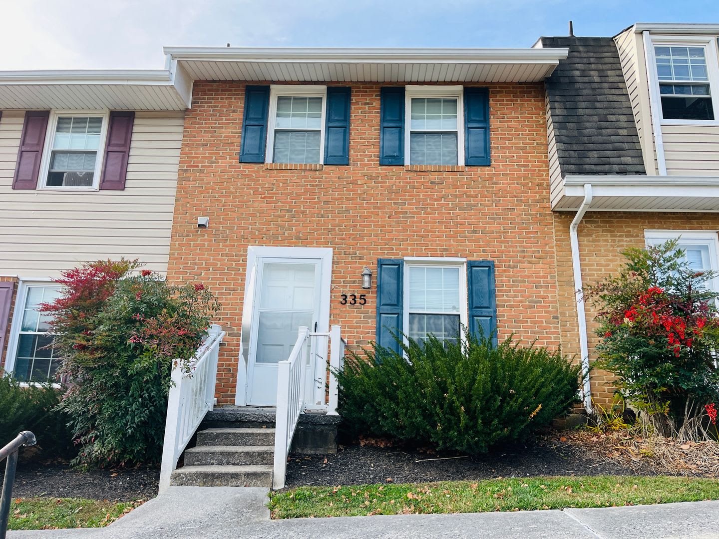 2 Bedroom, 1.5 Bath Townhouse – photo 1