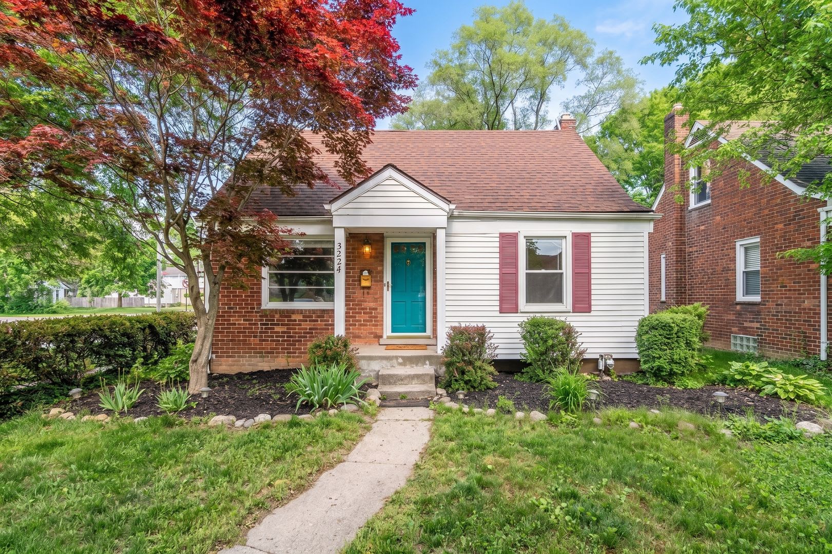 Spacious 3 Bedroom Home Full In Law Suite In Royal Oak – photo 1 of 138