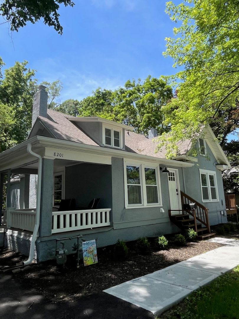 8201 Fully Renovated Home In The Heart Of Overland Park Walk To Downtown And The New Farmer S Market Original Hardwood Floors Modern Updates Throughout – photo 1