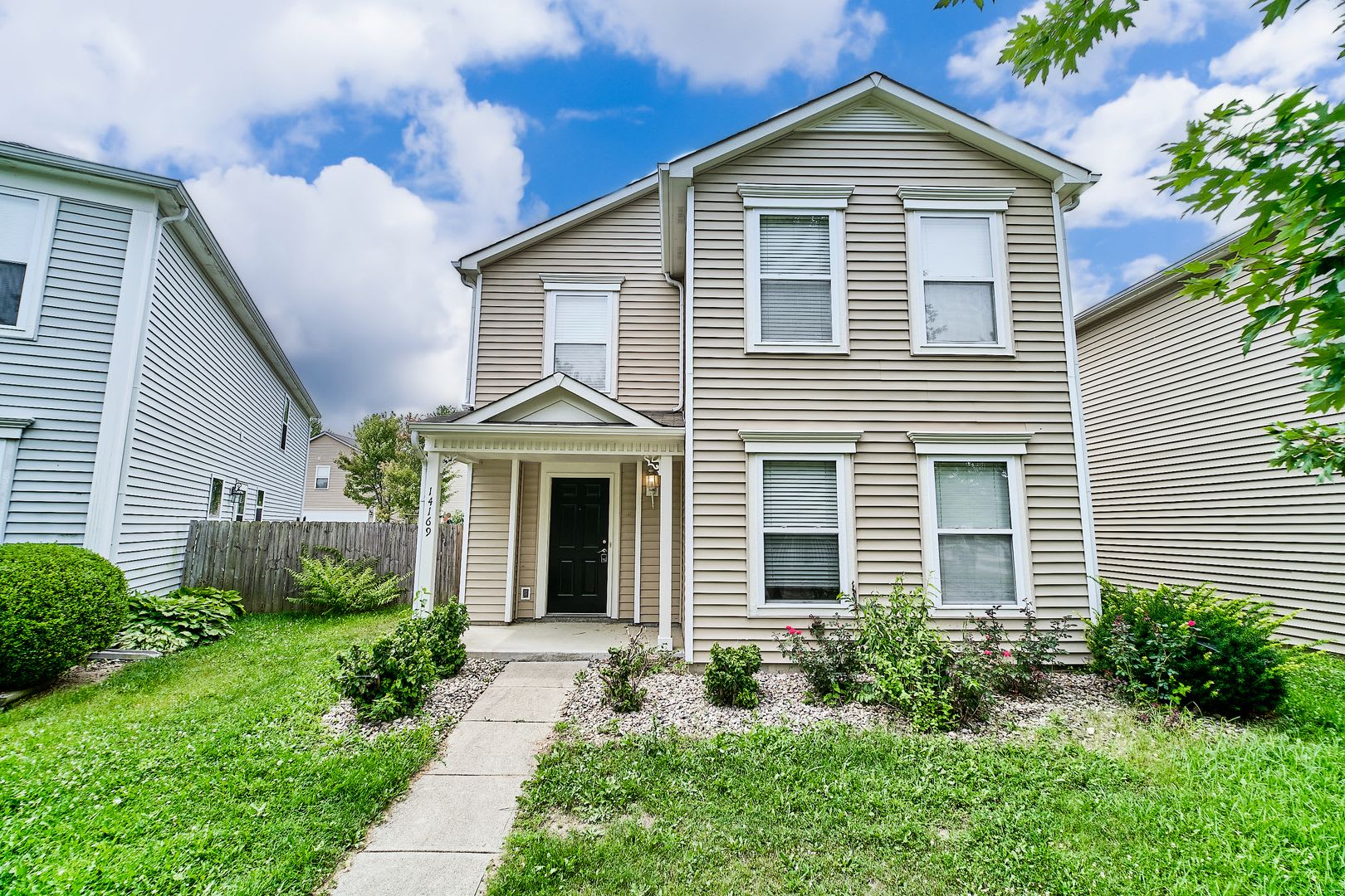 For Rent – photo 1