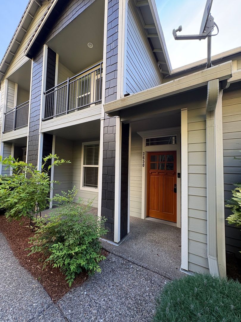 Charming 2BR Condo in West Linn – photo 1 of 12