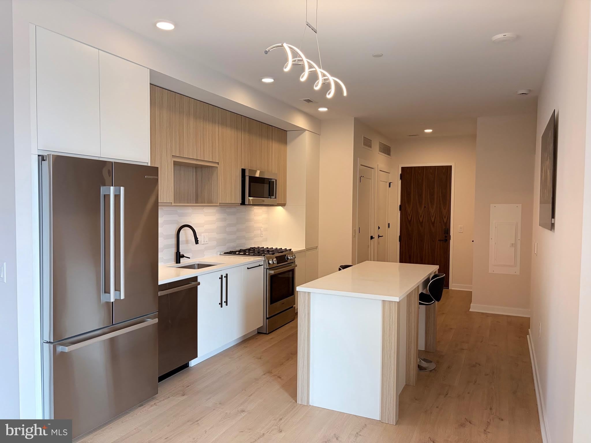 255 W FALLS STATION Boulevard – photo 1