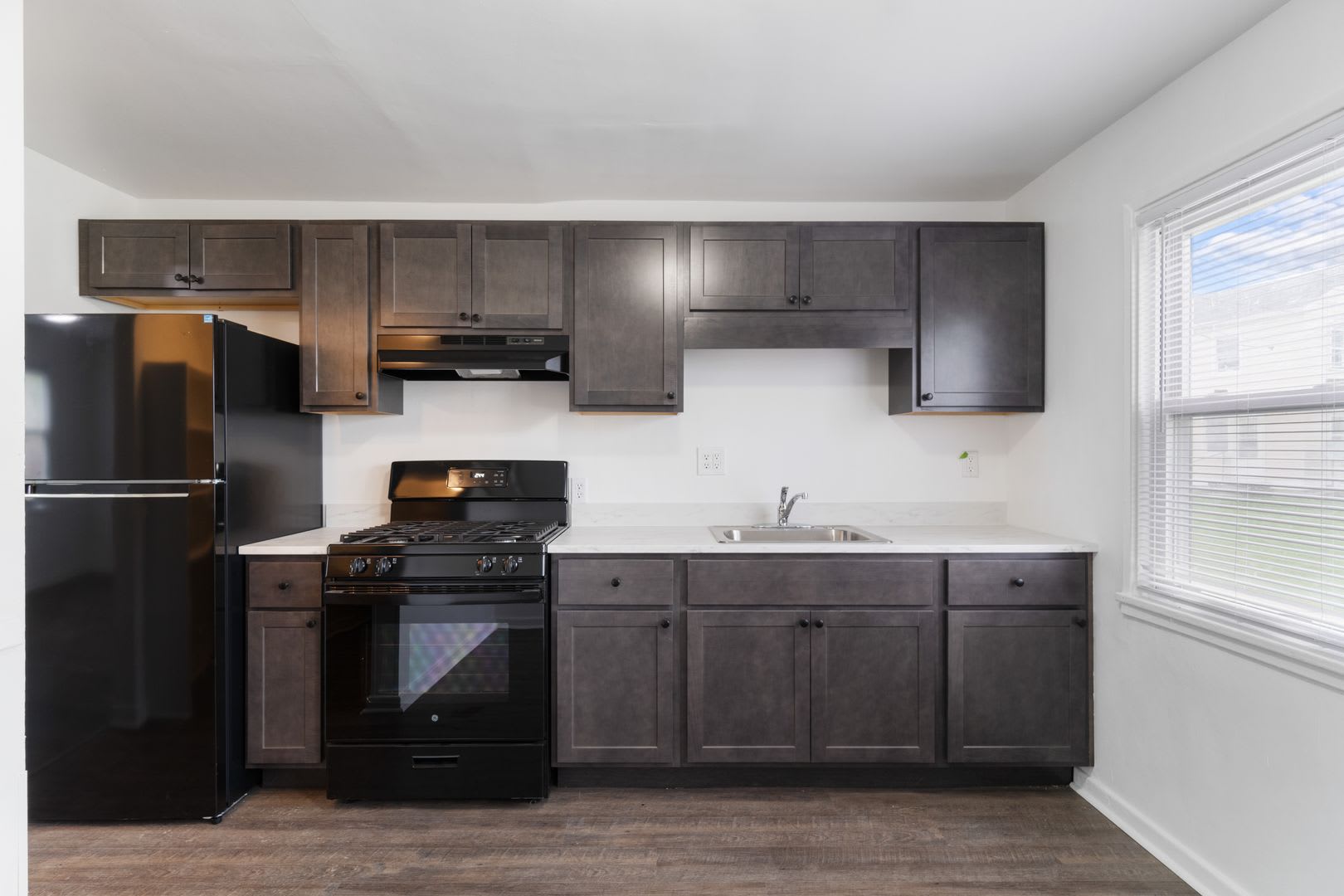 Cozy 3-Bedroom, 1-Bathroom Townhouse in Midland Heights, PA! – photo 1 of 18