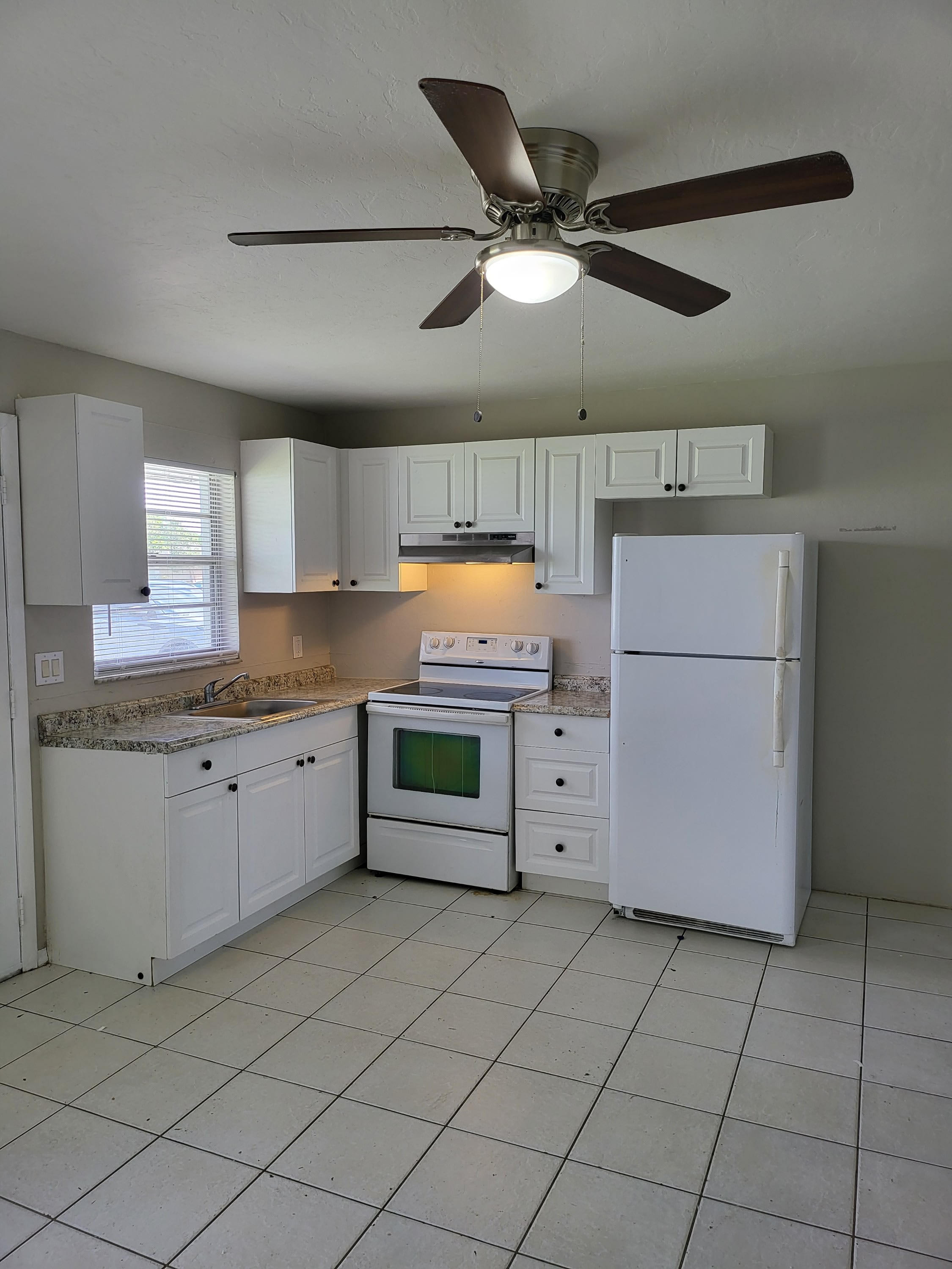 406 Northeast 24Th Place – photo 1