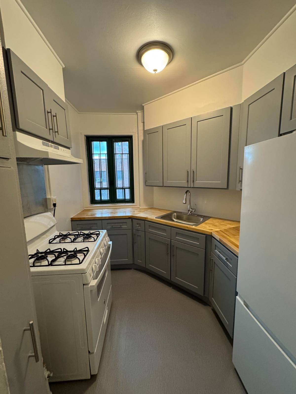 1651 Metropolitan Avenue – photo 1