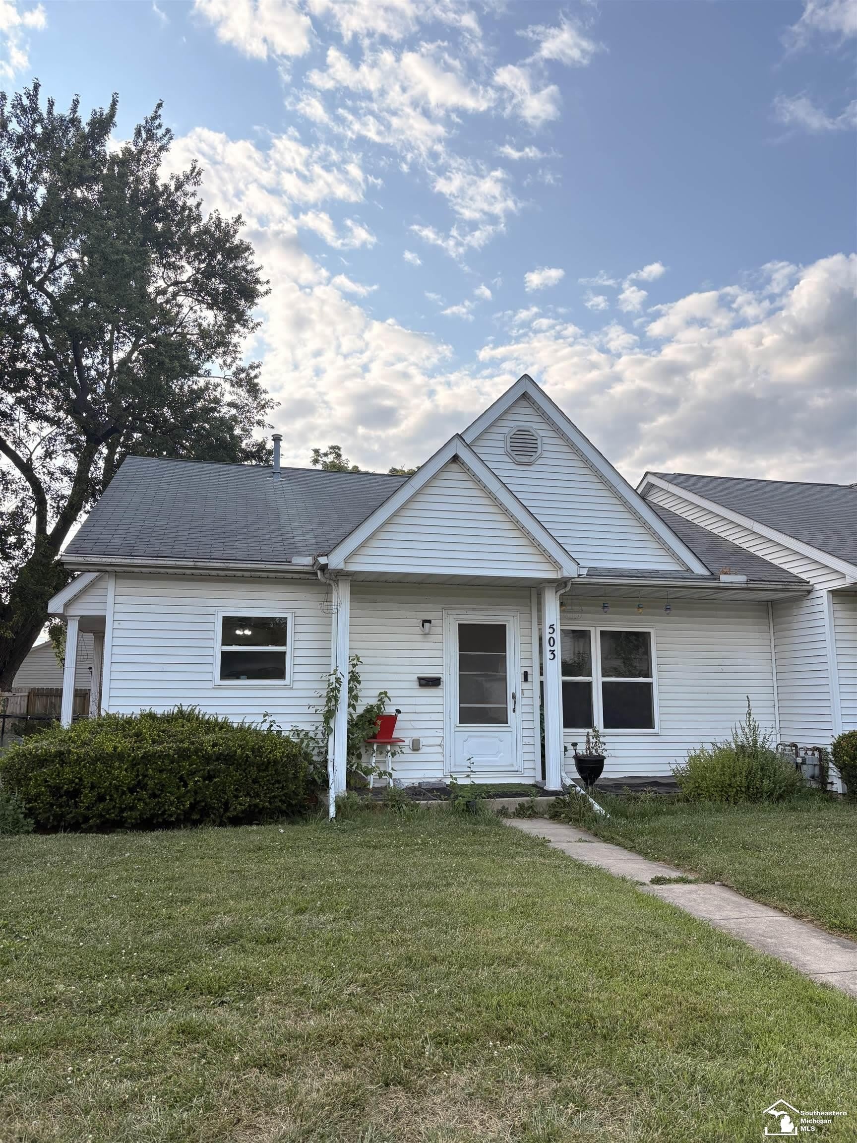 503 W 8th Street – photo 1 of 16