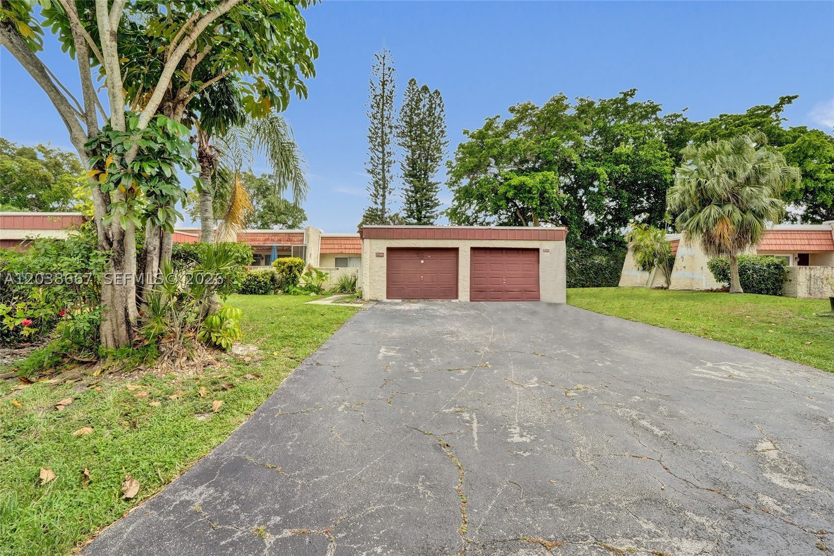 9540 NW 65th St – photo 1 of 54