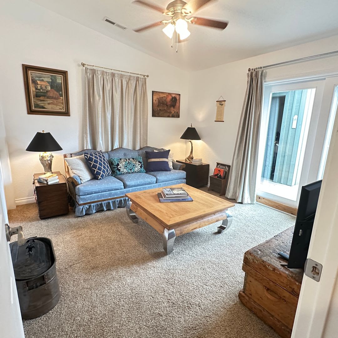 Courtyard Vista Cottage A Peaceful Retreat With Stunning Views And A Charming Courtyard 300 Utility Fee – photo 1 of 26
