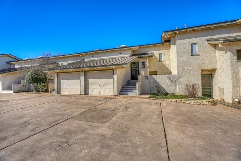207 Hi Circle North – photo 1 of 19