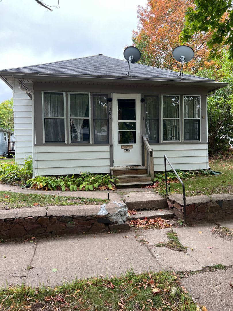 Single Family Home Available! – photo 1 of 11