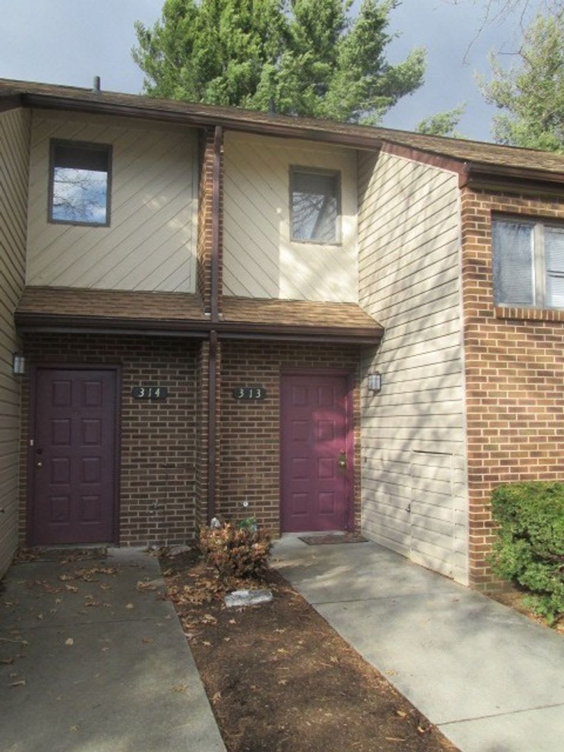 3 Bedroom 2.5 Bath Townhouse – photo 1