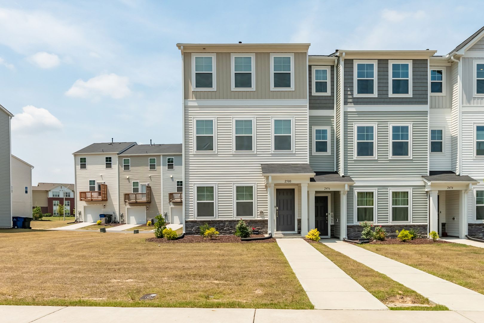 500 Off Your First Month S Rent Beautiful End Unit Townhome In Trace At Olde Towne 3Br 3 5Ba Garage – photo 1