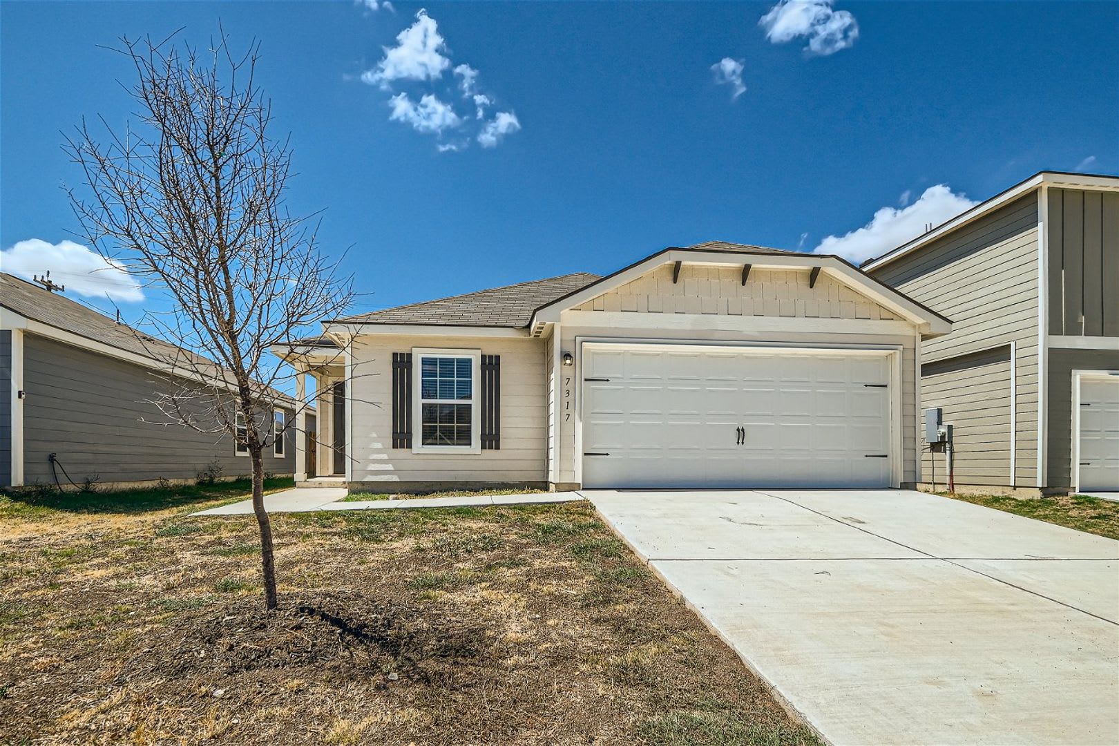 You dont want to miss this one!! 4 bedrooms! – photo 1