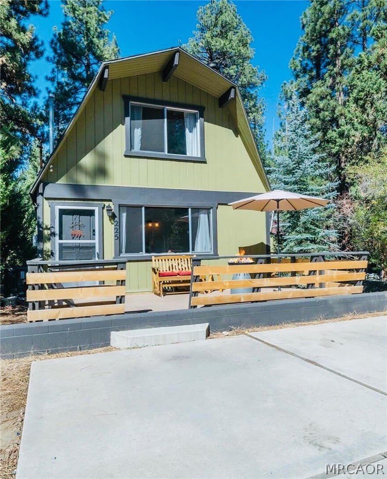 225 W Rainbow Boulevard – photo 1 of 16