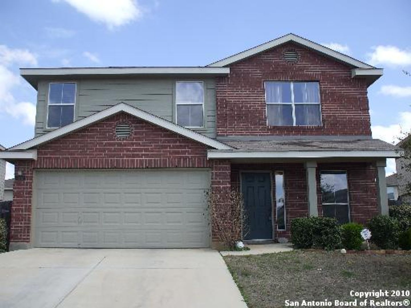 Beautiful 5 bedroom home w/ 2 primary suites – photo 1