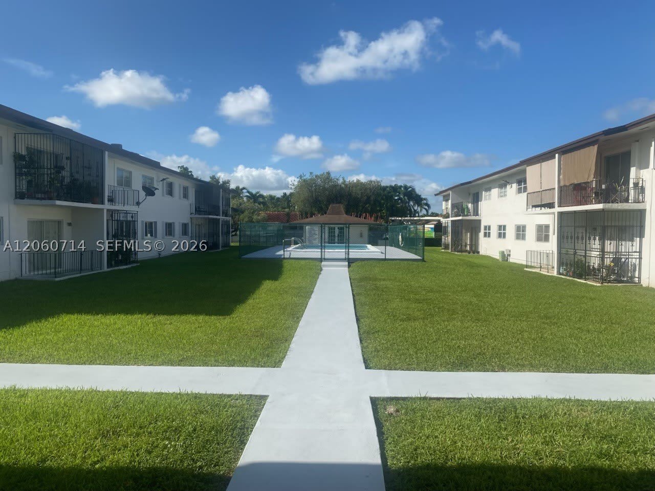 9520 SW 8th St – photo 1 of 35