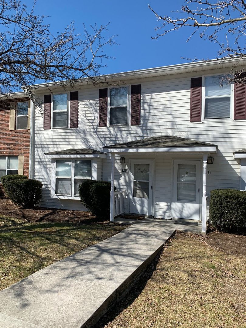 4 Bedroom 2.5 Bath Townhouse – photo 1