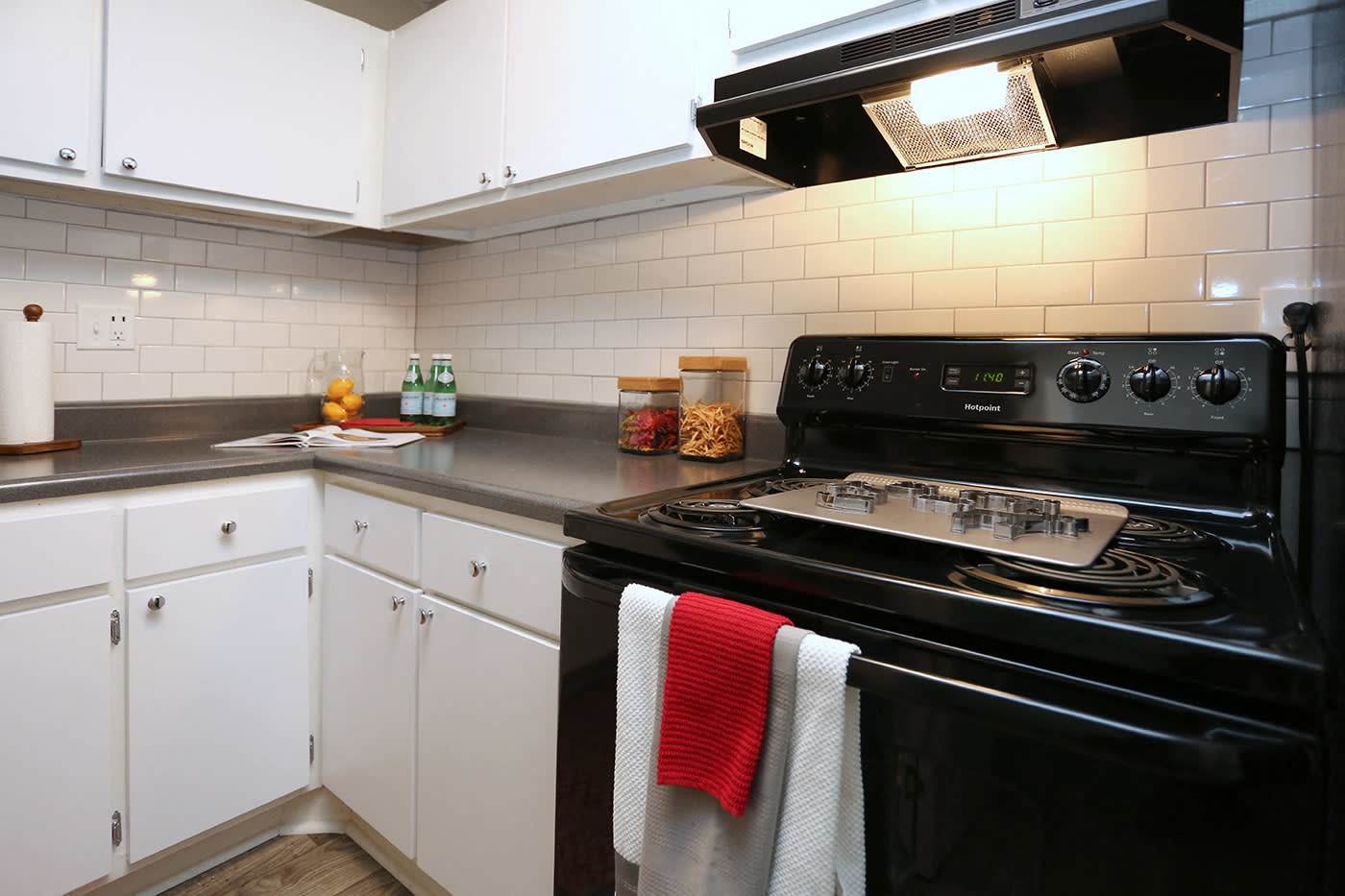 555 Mansell – photo 1 of 24