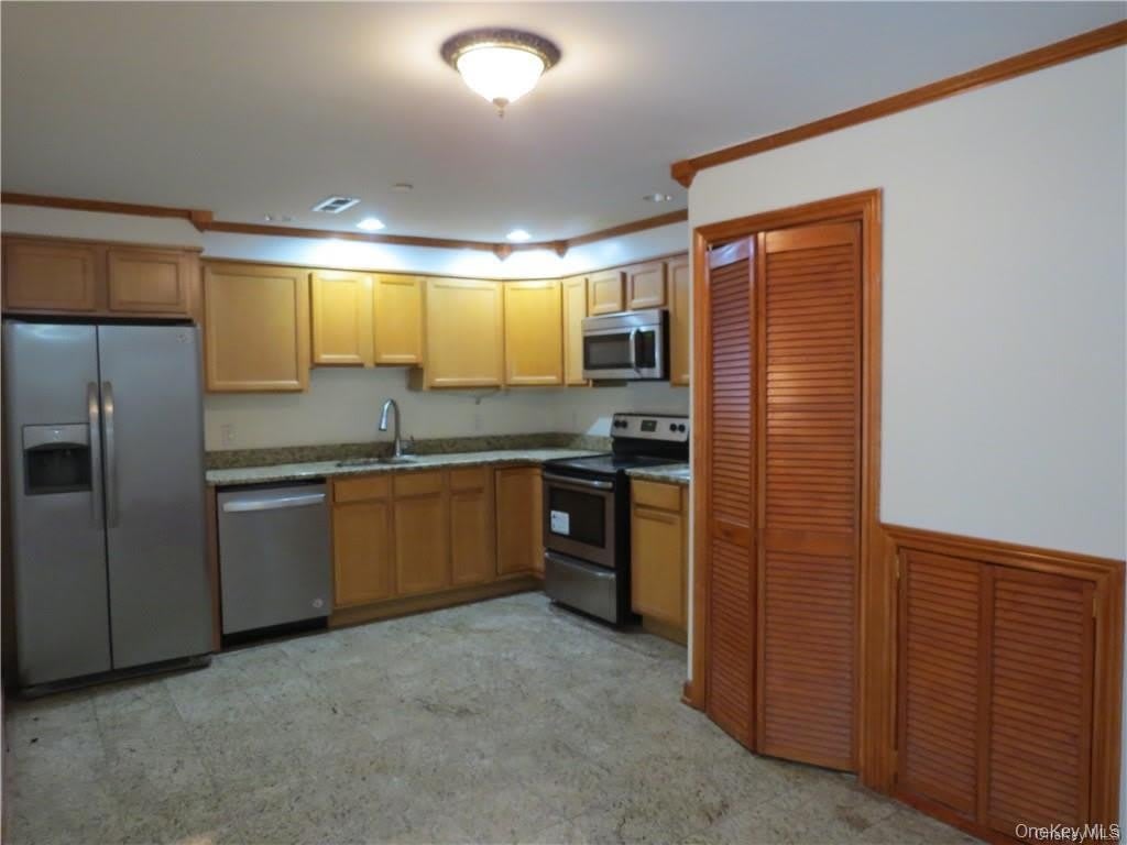 2 E Main Street – photo 1 of 8