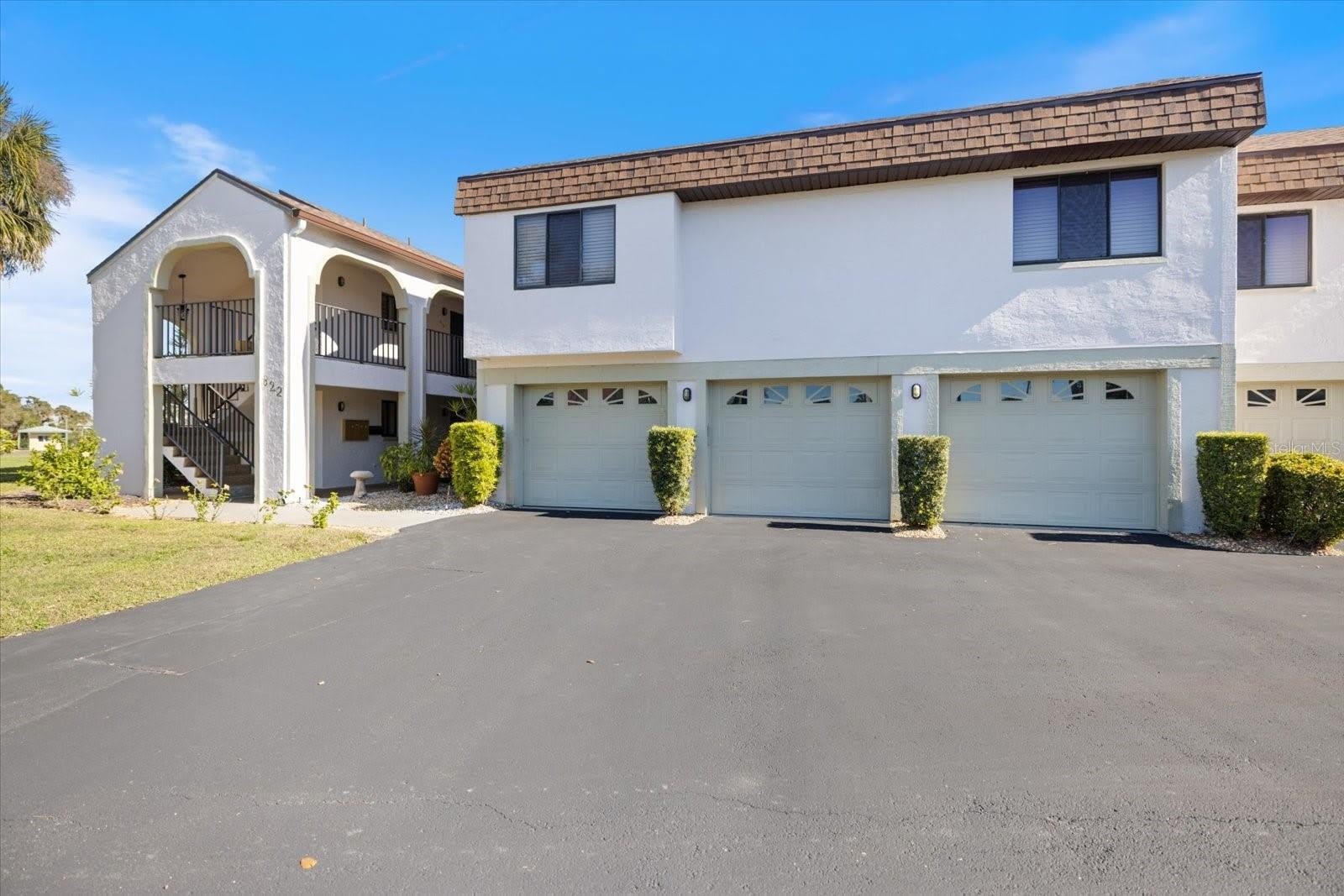 822 CAPRI ISLES Boulevard – photo 1