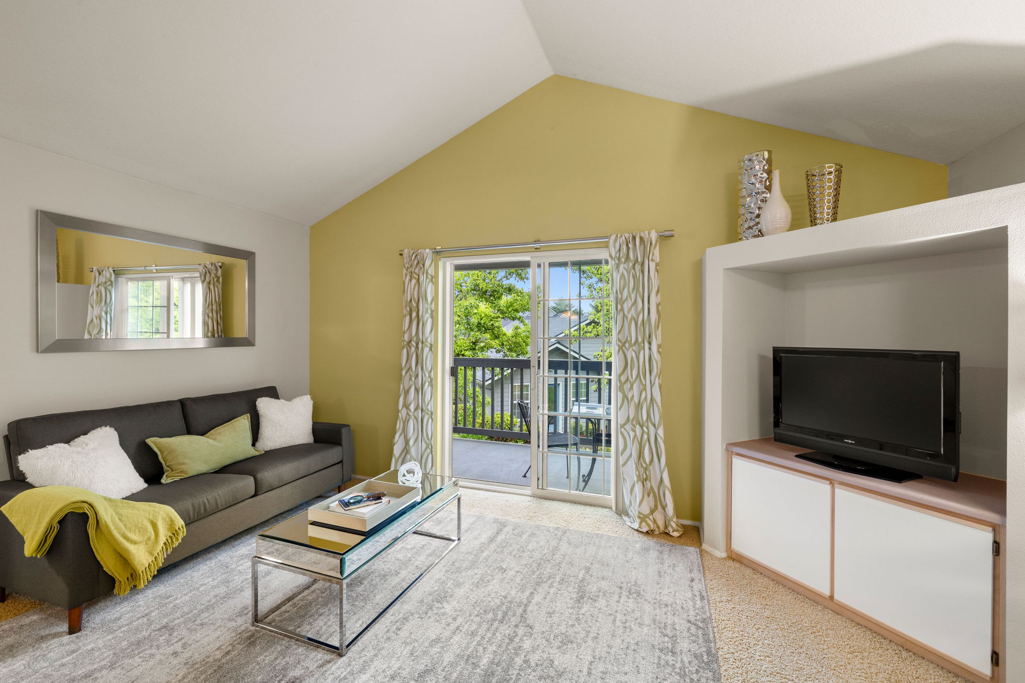 Eight Towncenter – photo 1