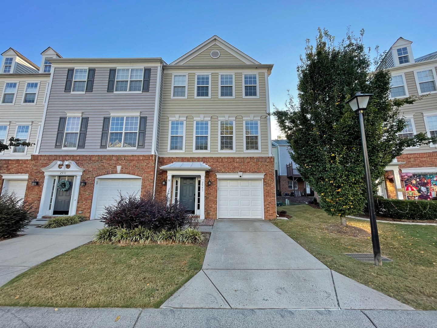 South Park Townhome For Immediate Move In – photo 1