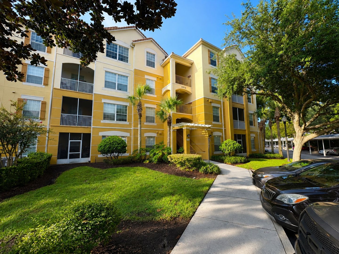 Freshly Painted 3-Bedroom Condo in Gated Stonebridge Reserve – Prime MetroWest Location! – photo 1