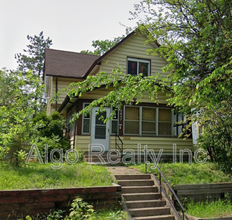 2647 Fremont Ave N – photo 1