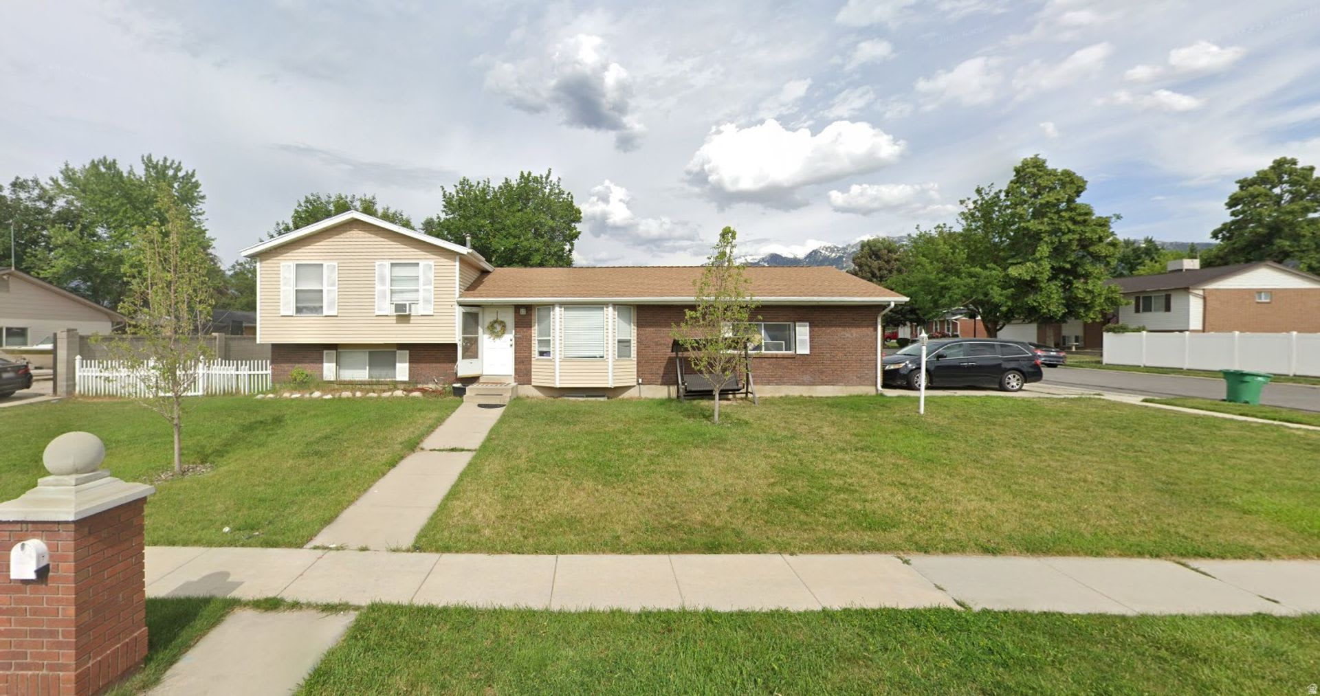 Spacious 2-Bedroom Upstairs Unit in Sandy – photo 1