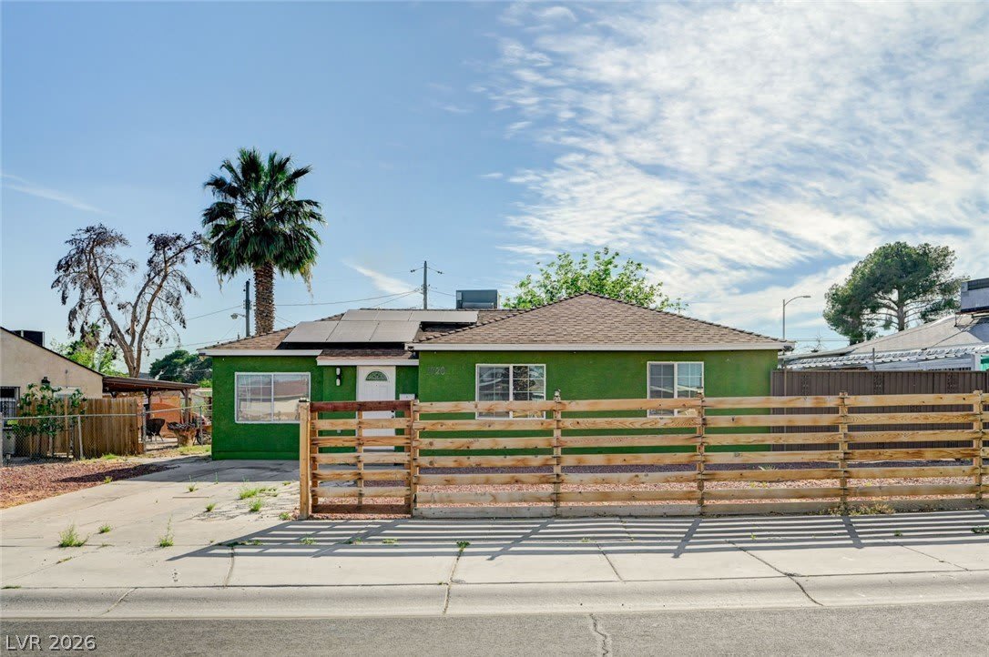 1720 E Carson Avenue – photo 1