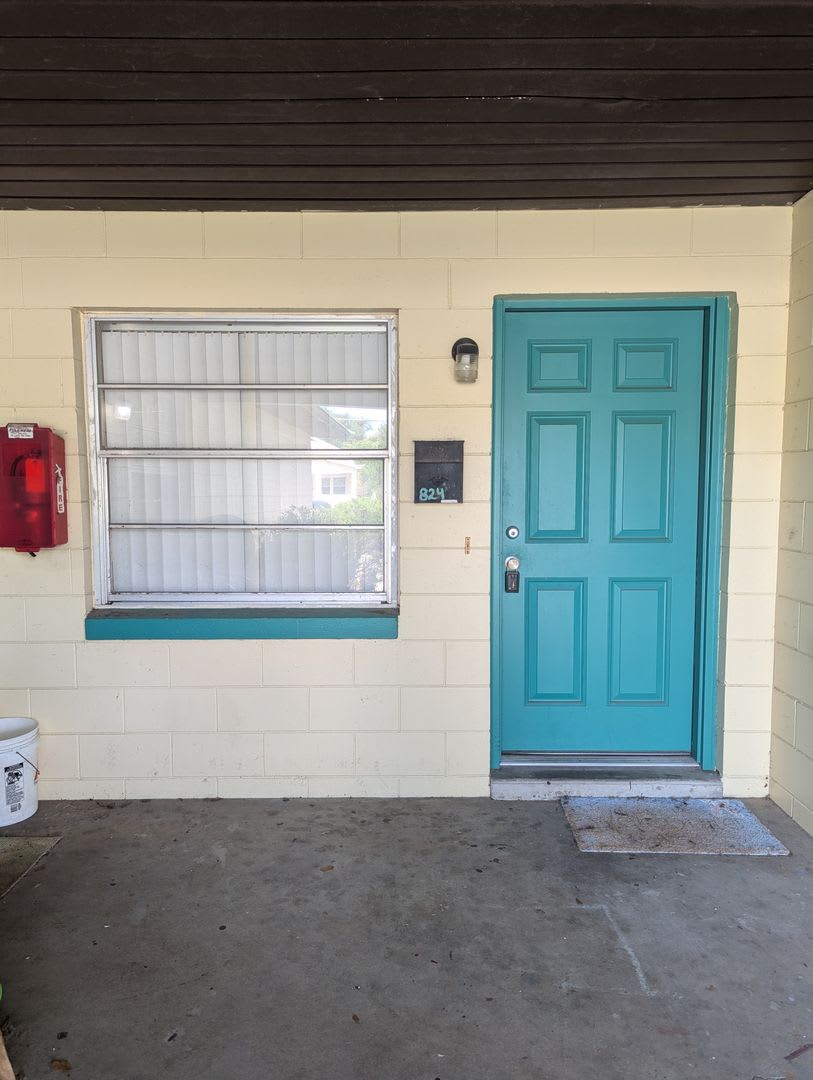 Spacious 2-Bedroom, 1-Bath First-Floor Apartment for Rent. Furry friends welcome! – photo 1 of 24