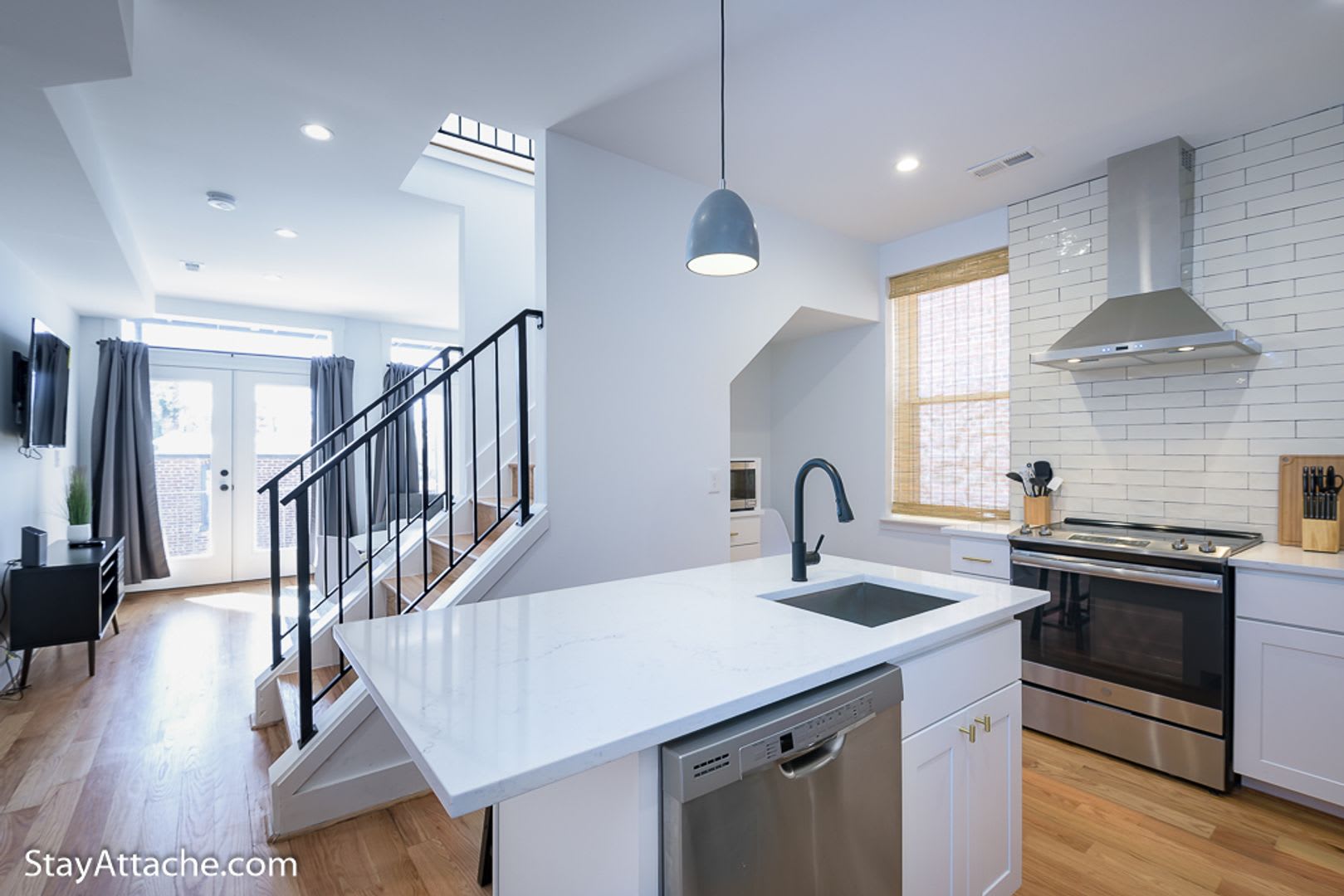 631 Constitution Avenue NE – photo 1
