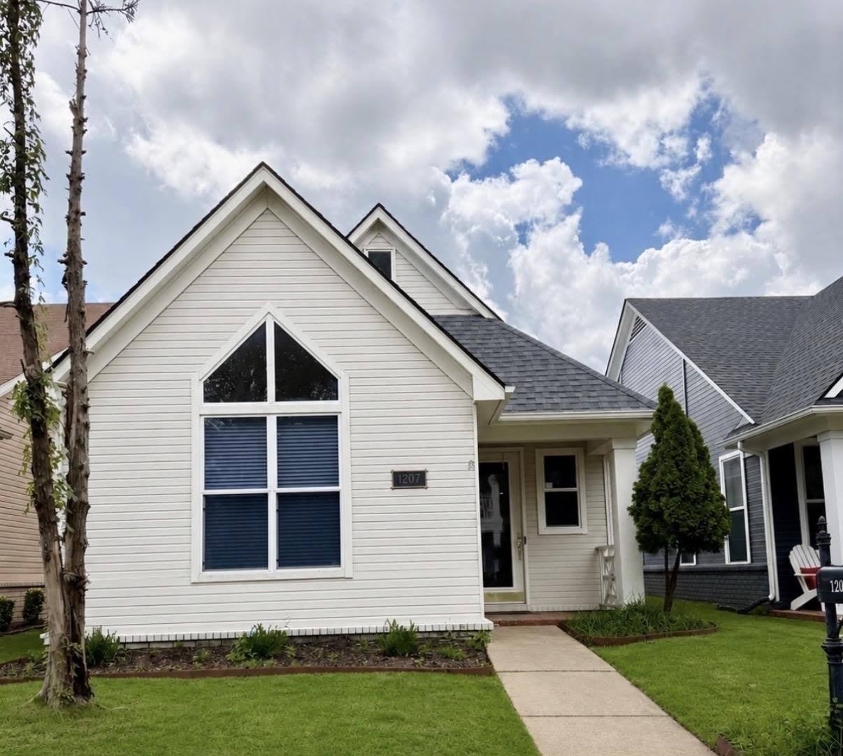 1207 Harbor River Dr – photo 1 of 10