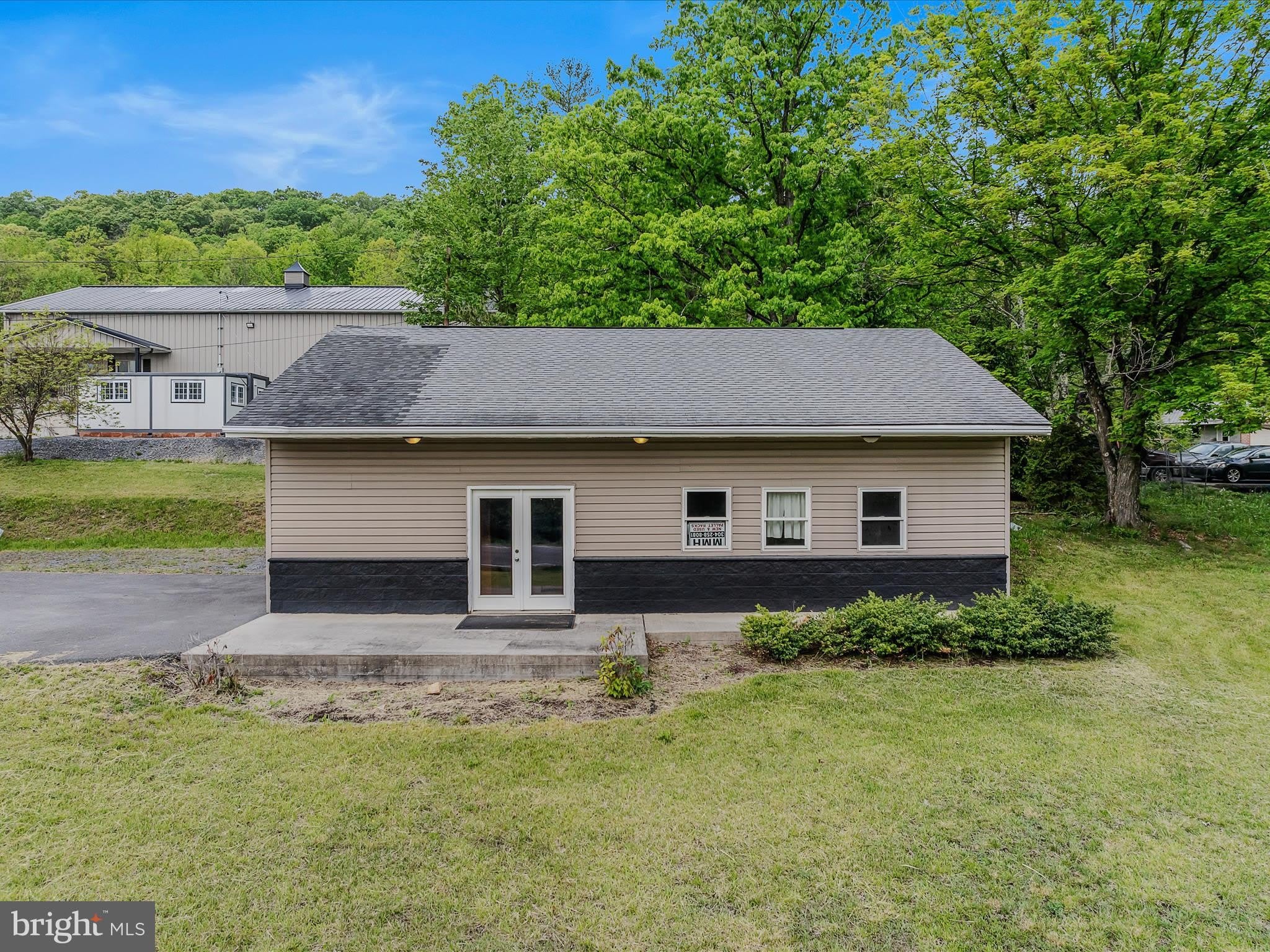 4782 Valley Road – photo 1 of 38