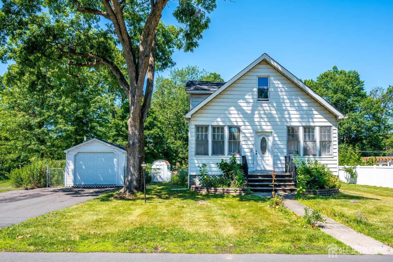 10 Jeff Street – photo 1 of 28
